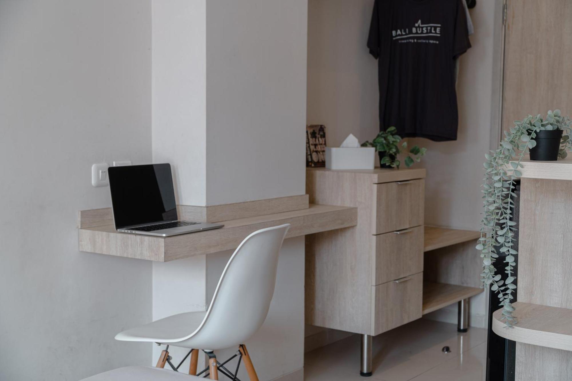 Bali Bustle Pararaton Coliving And Coworking Space Legian  Ngoại thất bức ảnh