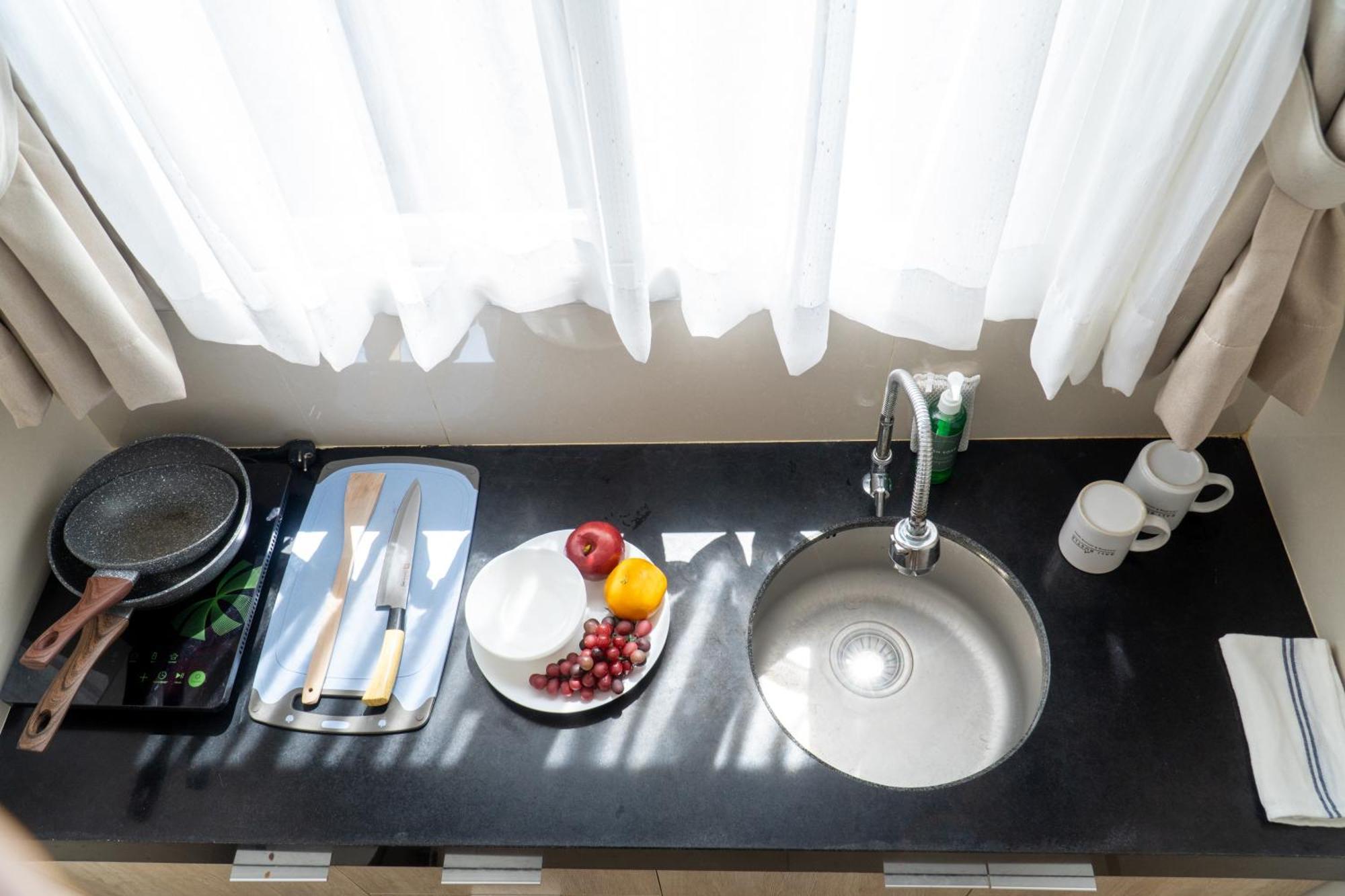 Bali Bustle Pararaton Coliving And Coworking Space Legian  Ngoại thất bức ảnh
